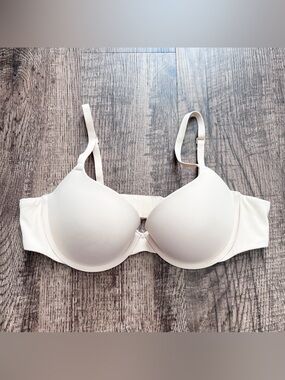 SKIMS Fits Everybody Smooth T-Shirt Bra - Cream Size 38A